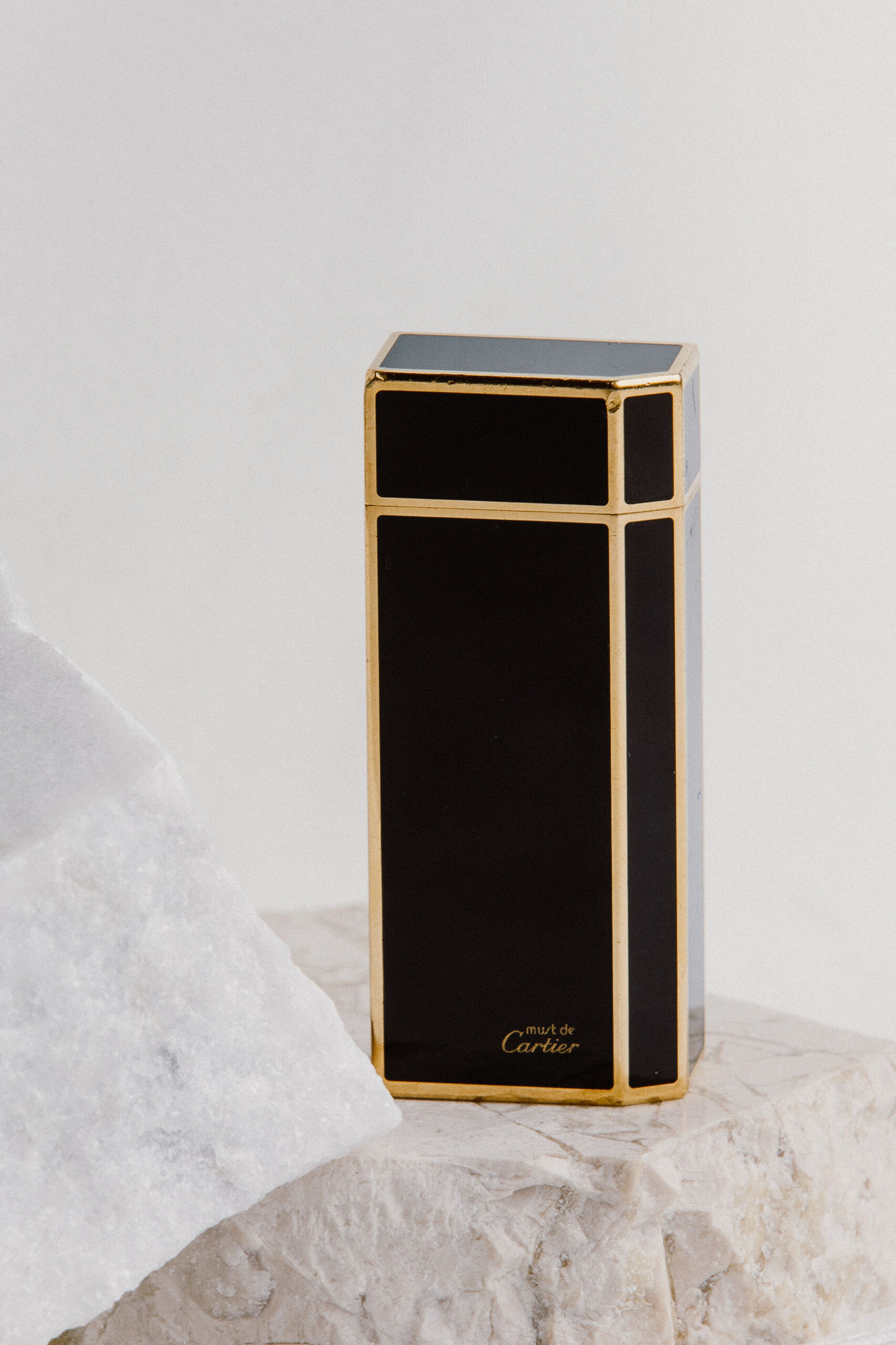 Cartier Must de Cartier Vintage Collectible Black Lacquer Gold-Tone Lighter