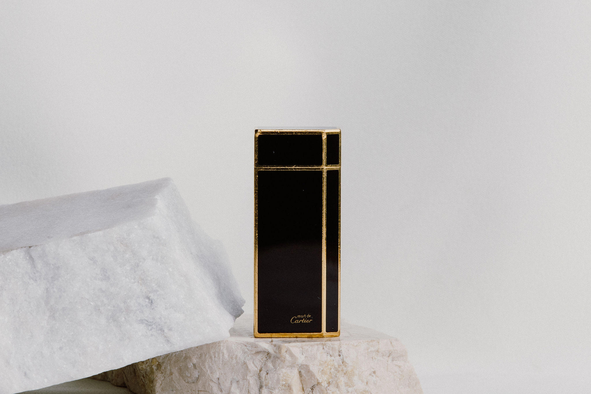 Cartier Must de Cartier Vintage Collectible Black Lacquer Gold-Tone Lighter - Image 2