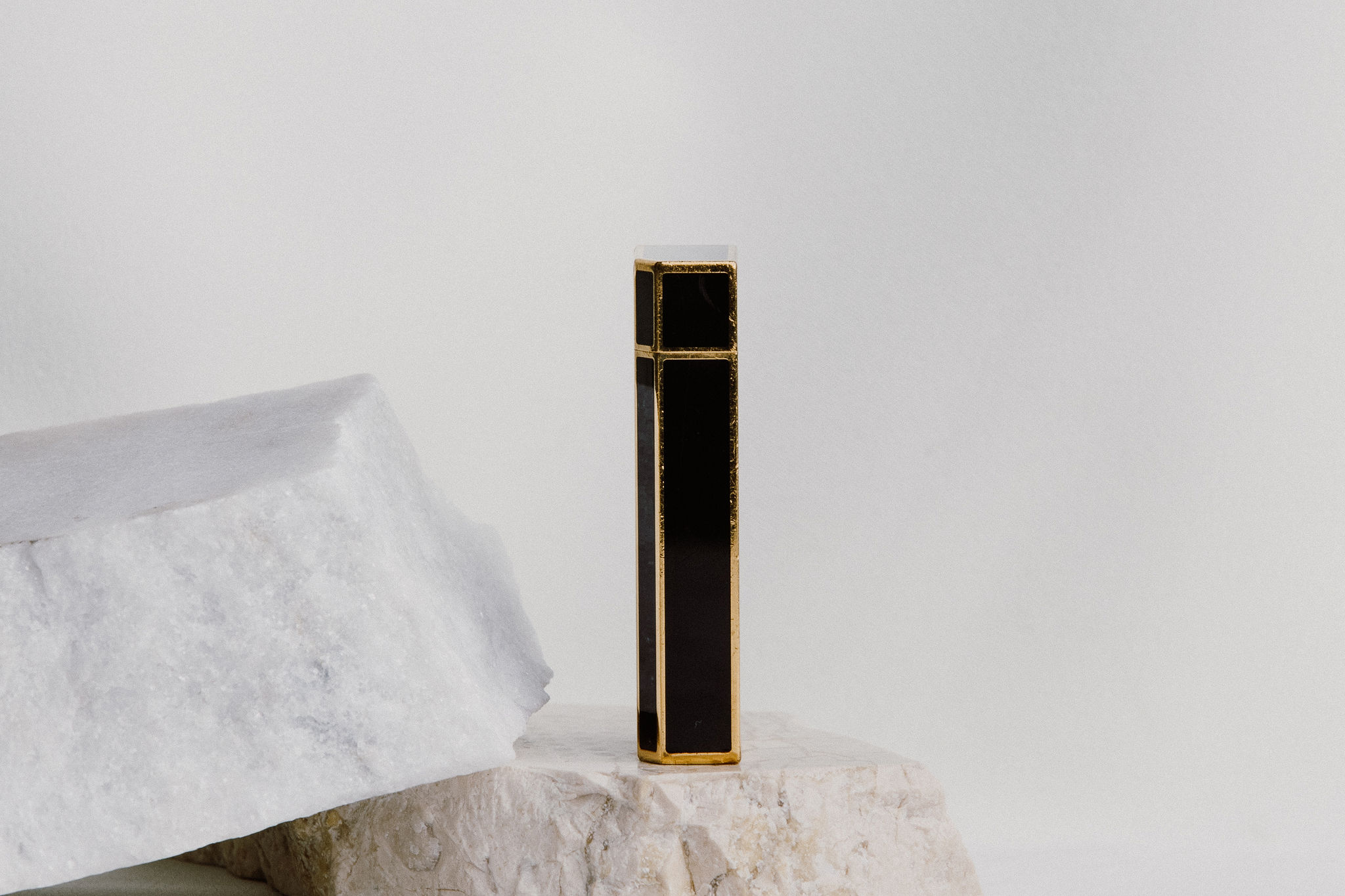 Cartier Must de Cartier Vintage Collectible Black Lacquer Gold-Tone Lighter - Image 3