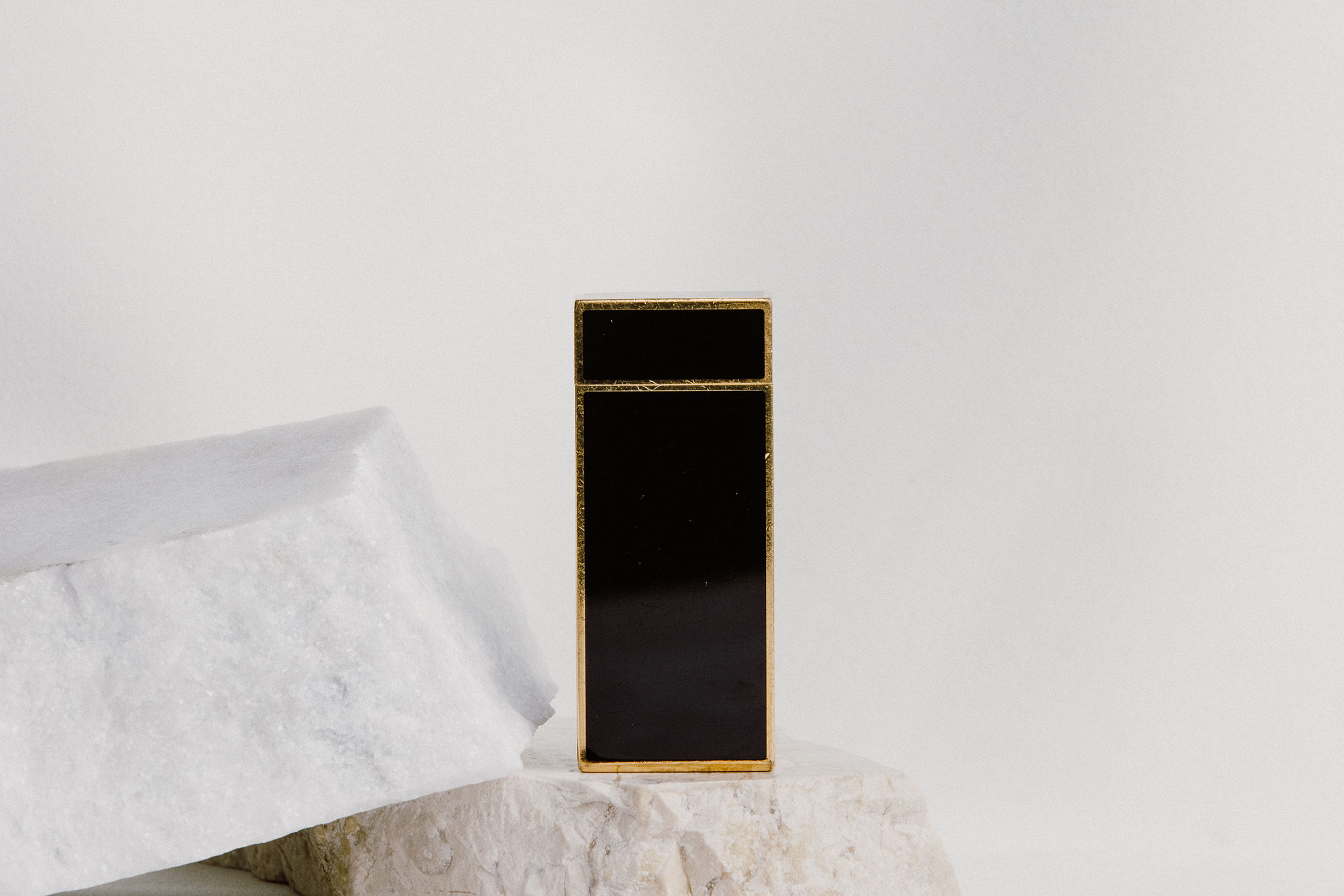 Cartier Must de Cartier Vintage Collectible Black Lacquer Gold-Tone Lighter - Image 4