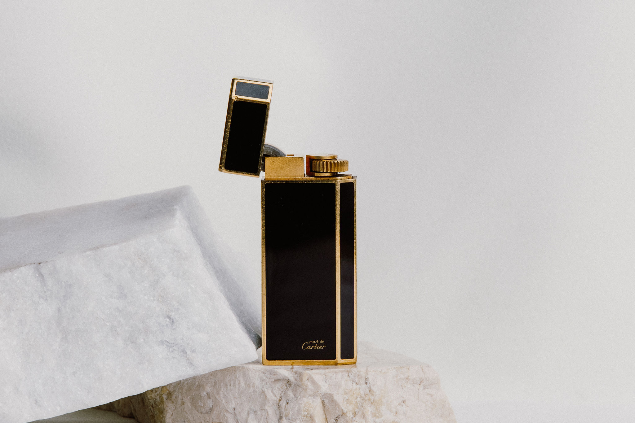 Cartier Must de Cartier Vintage Collectible Black Lacquer Gold-Tone Lighter - Image 9