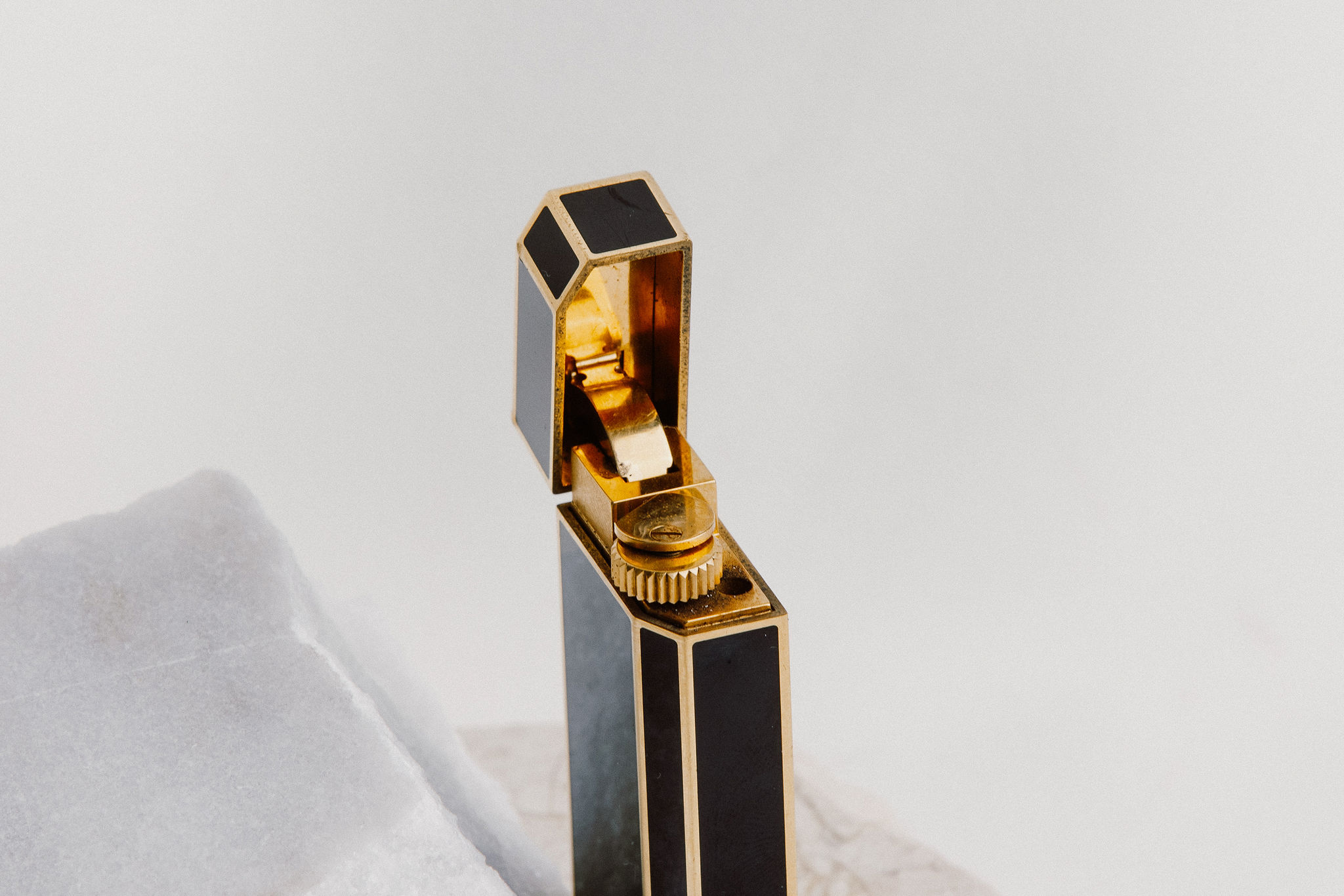 Cartier Must de Cartier Vintage Collectible Black Lacquer Gold-Tone Lighter - Image 11